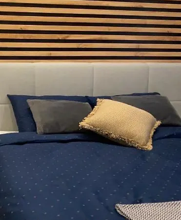 Lara * Комарно